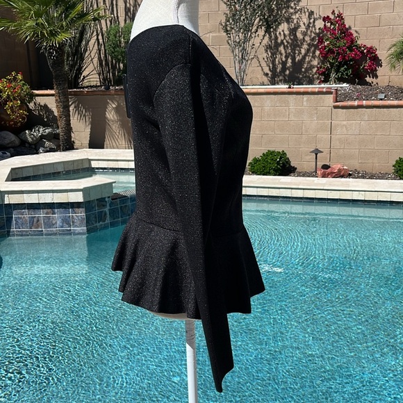 GUESS NWT SCARLA ZIP PEPLUM TOP - Jet black multi- Size L - Picture 3 of 13